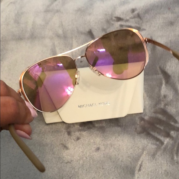 Rose gold frame and lenses never worn no scratches - Picture 3 of 3